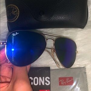 Blue Aviator Ray-Ban’s